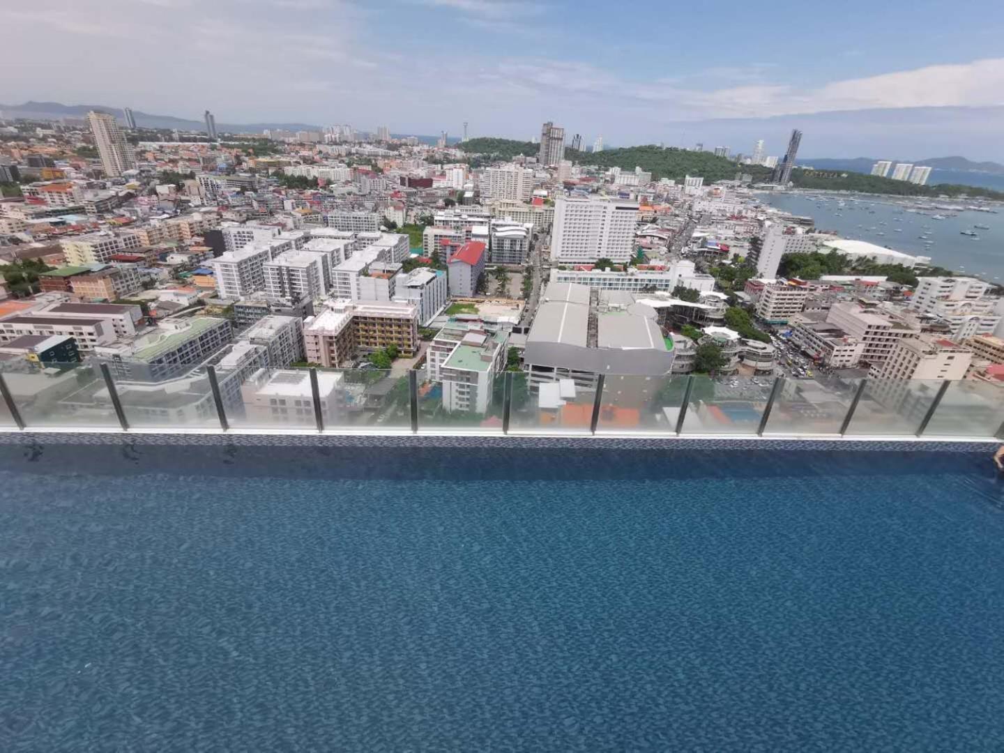 The Base Central Pattaya By Adam المظهر الخارجي الصورة