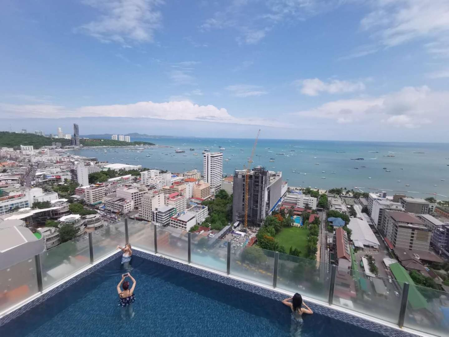 The Base Central Pattaya By Adam المظهر الخارجي الصورة